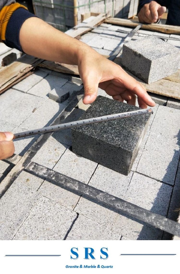 Adoquín de granito gris oscuro Calzada de adoquines de piedra de cubo flameado