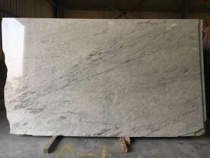 Losas de granito blanco de río