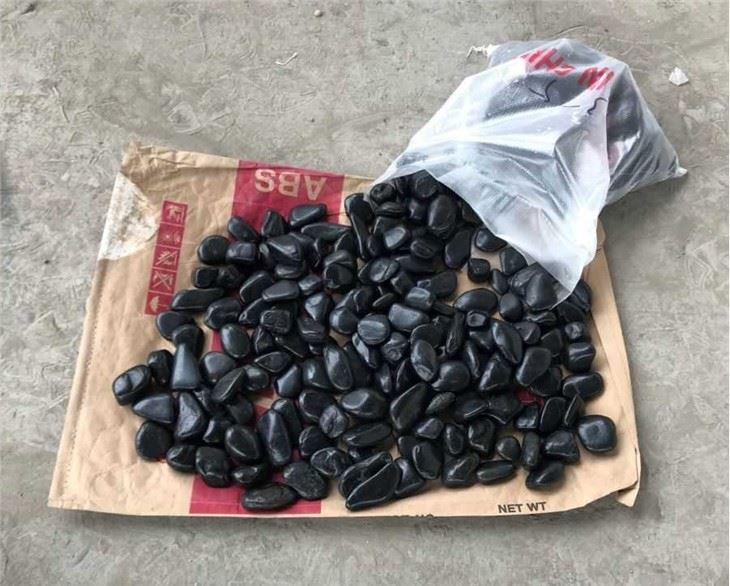 30kg bag black polished river pebbles