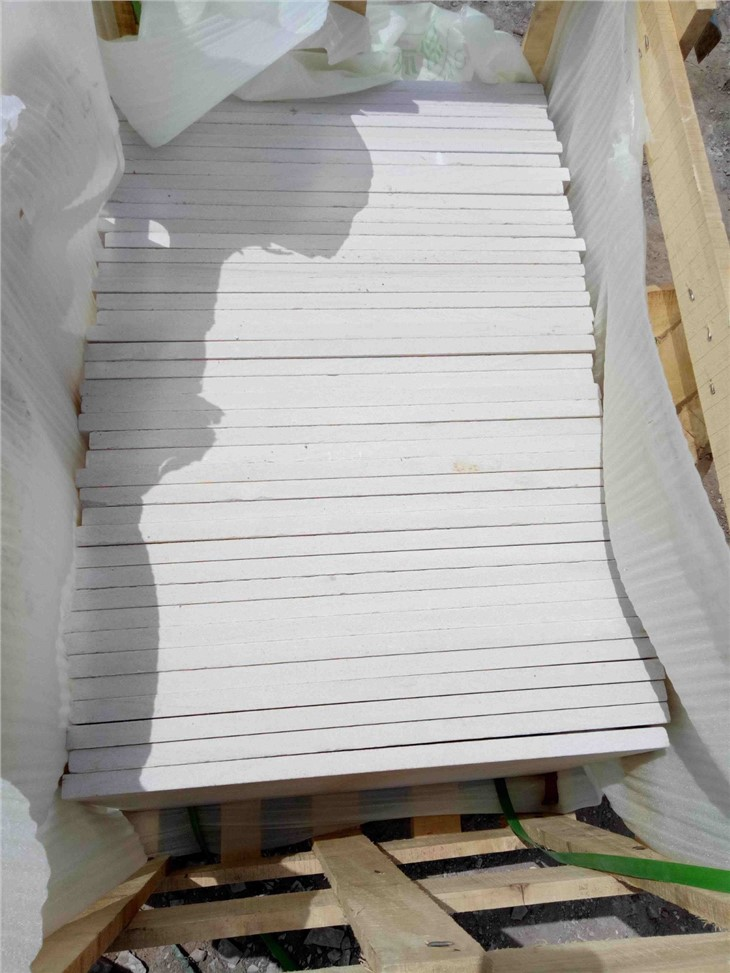 Natural Thrifty Honed White Sandstone Bathroom Paving Floor Tiles