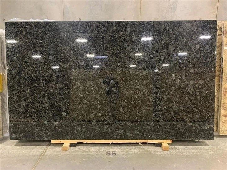 Volga-Blue-Granite-for-Wall-Floor-Slab-Tile-Countertop.webp(001)